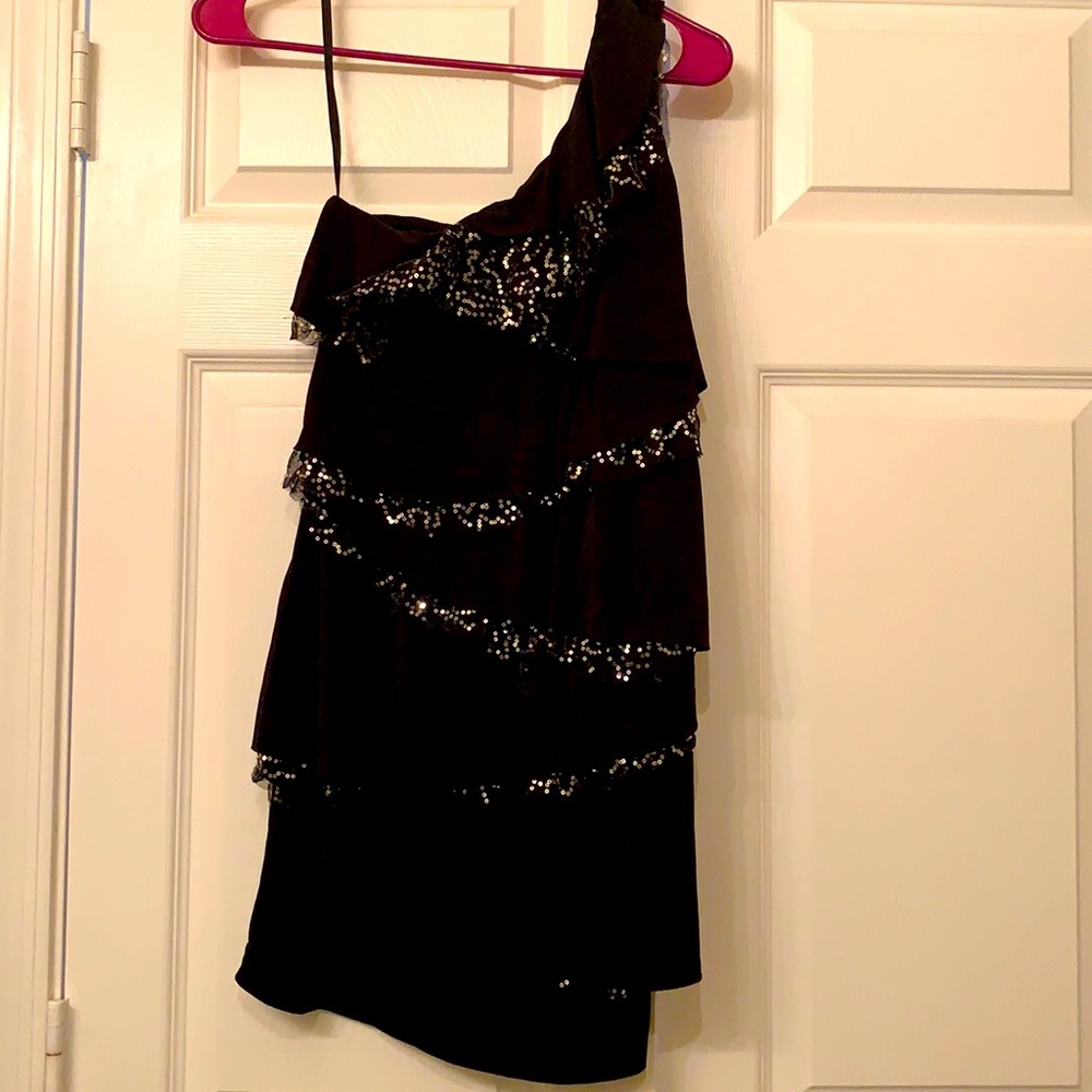 Black cocktail/evening one-shoulder dress 👗